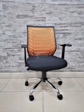 Кресло Barneo K-138 для персонала (черная ткань оранжевая сетка) в Камышлове - kamyshlov.mebel-74.com | фото